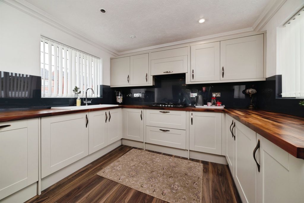 Additional image 2 of 4 bed detached house for saleSummergroves Way, Hull HU4