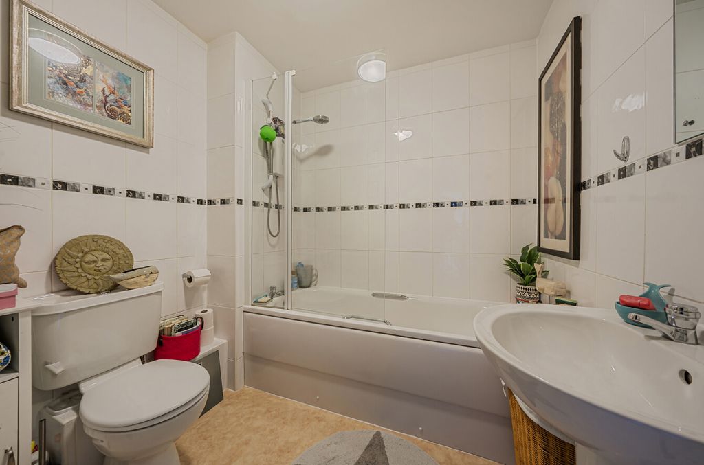 Additional image 7 of 2 bed flat for saleRobins Court, Alresford, Hampshire SO24