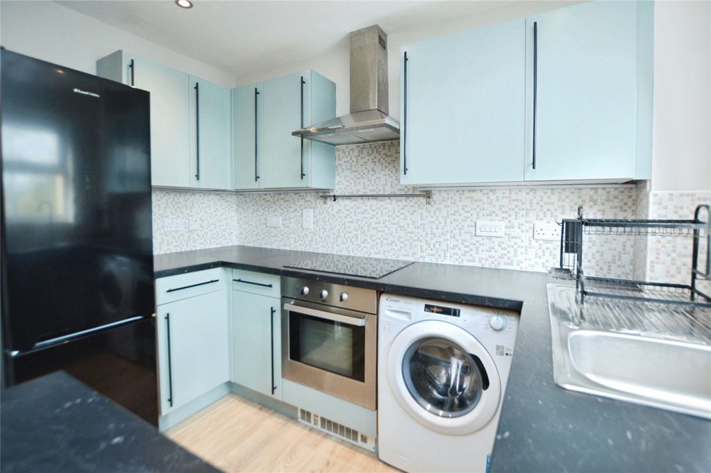 Additional image 8 of 2 bed flat for saleWhitehall Croft, Leeds, West Yorkshire LS12