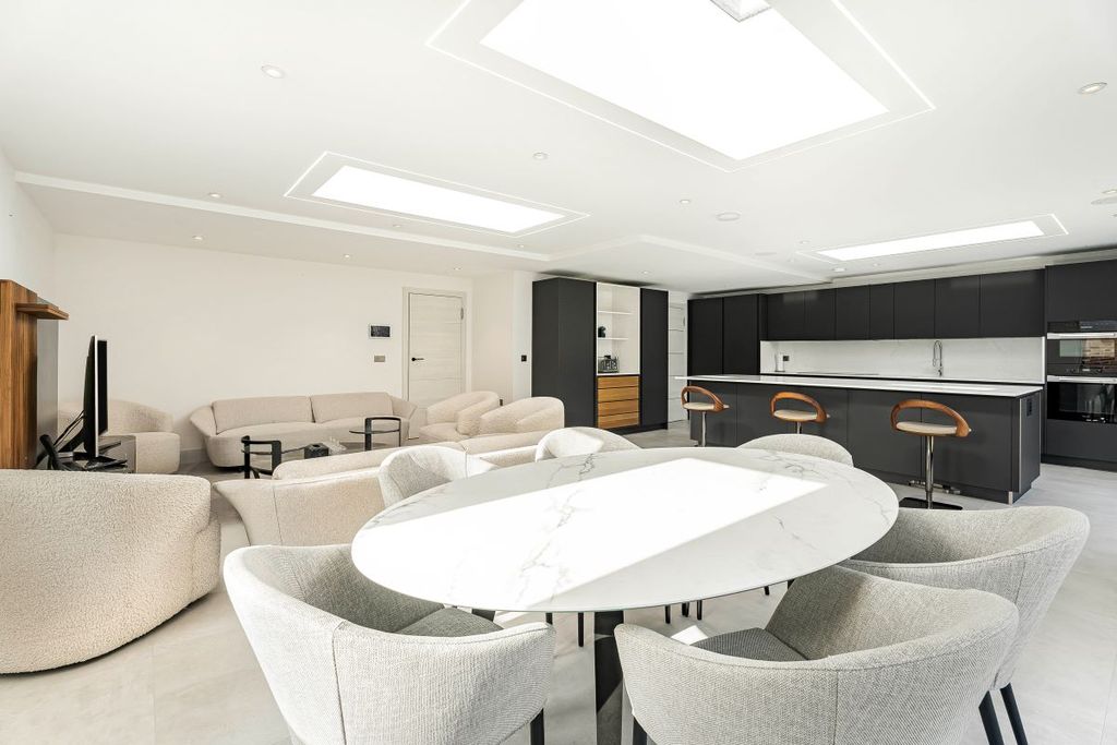 Additional image 10 of 5 bed detached house for sale137 Kimbolton Road, Bedford, Bedfordshire MK41