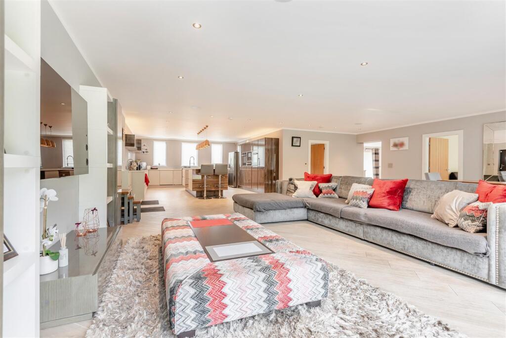 Moor Hall Drive photo 3