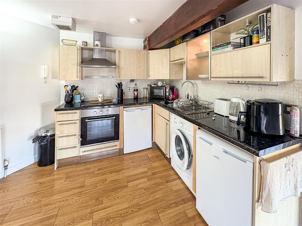 Additional image 7 of 2 bed flat for saleHalifax Road, Dewsbury WF13