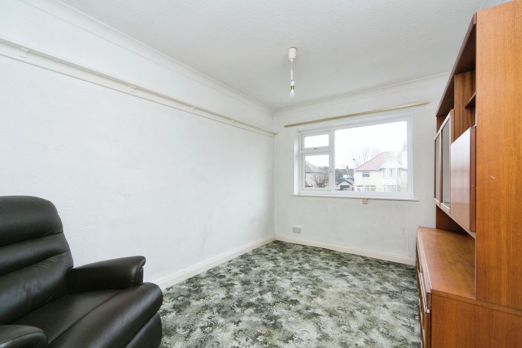 Additional image 8 of 2 bed flat for saleWarren Drive, Deganwy, Conwy LL31
