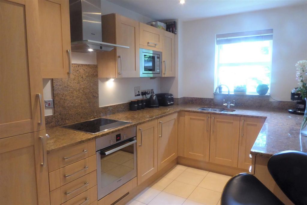 Additional image 7 of 2 bed flat for saleTudor Court, London Road, Windlesham GU20
