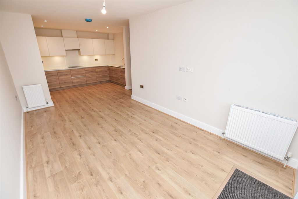 Additional image 4 of 2 bed flat for saleHigh Road, Benfleet SS7
