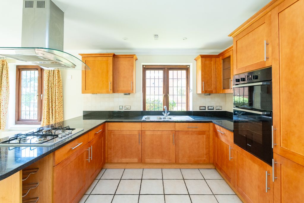 Additional image 10 of 2 bed flat for saleAshurst Place, Dorking RH4