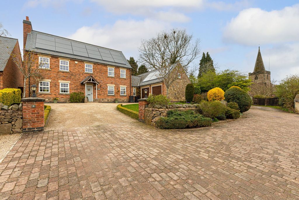4 bed detached house for salePriory House, Quarrymans Court, Markfield LE67