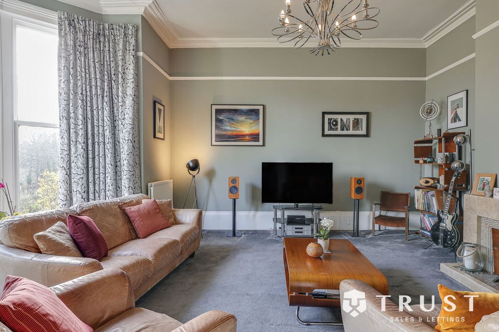 Additional image 7 of 4 bed terraced house for saleGrosvenor Road, Batley WF17