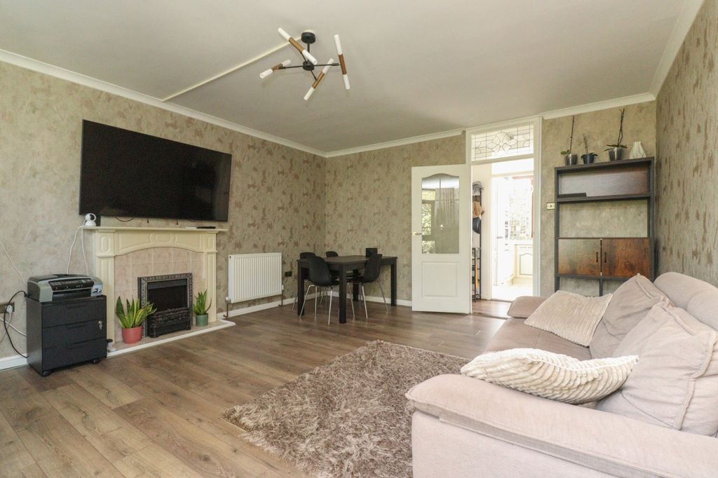 Additional image 2 of 3 bed flat for saleGainsboro Road, Birchington, Kent CT7