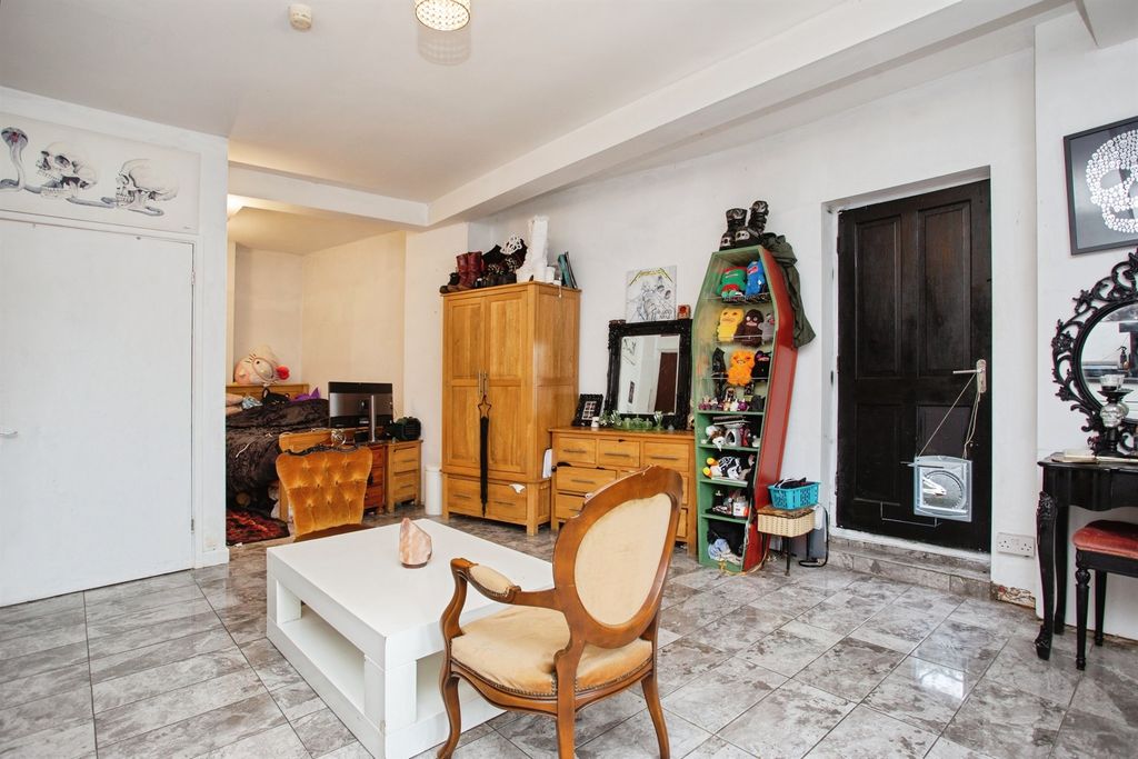 Additional image 6 of 7 bed semi-detached house for saleMaylands Road, Watford WD19