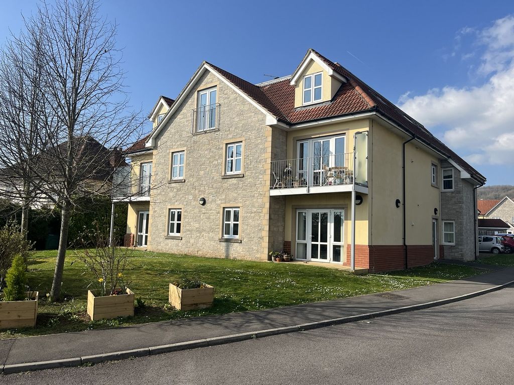 1 bed flat for saleAcacia Court, Tweentown, Cheddar, Somerset. BS27
