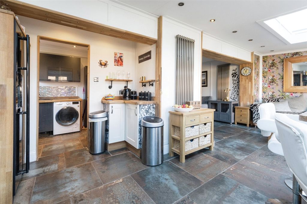 Additional image 3 of 6 bed bungalow for salePotton Road, Biggleswade SG18