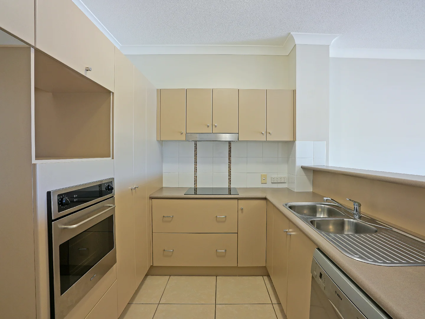 Additional image 2 of 5/16-22 Martinez Avenue, West End QLD 4810