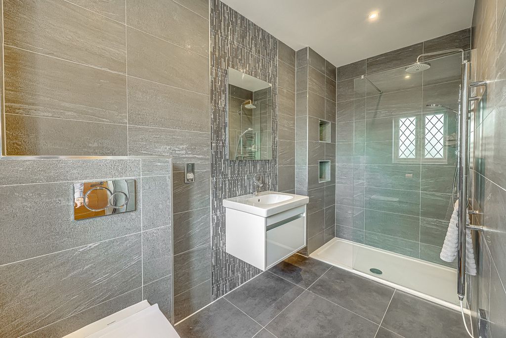 Additional image 28 of 5 bed detached house for saleSwale Road, Benfleet SS7