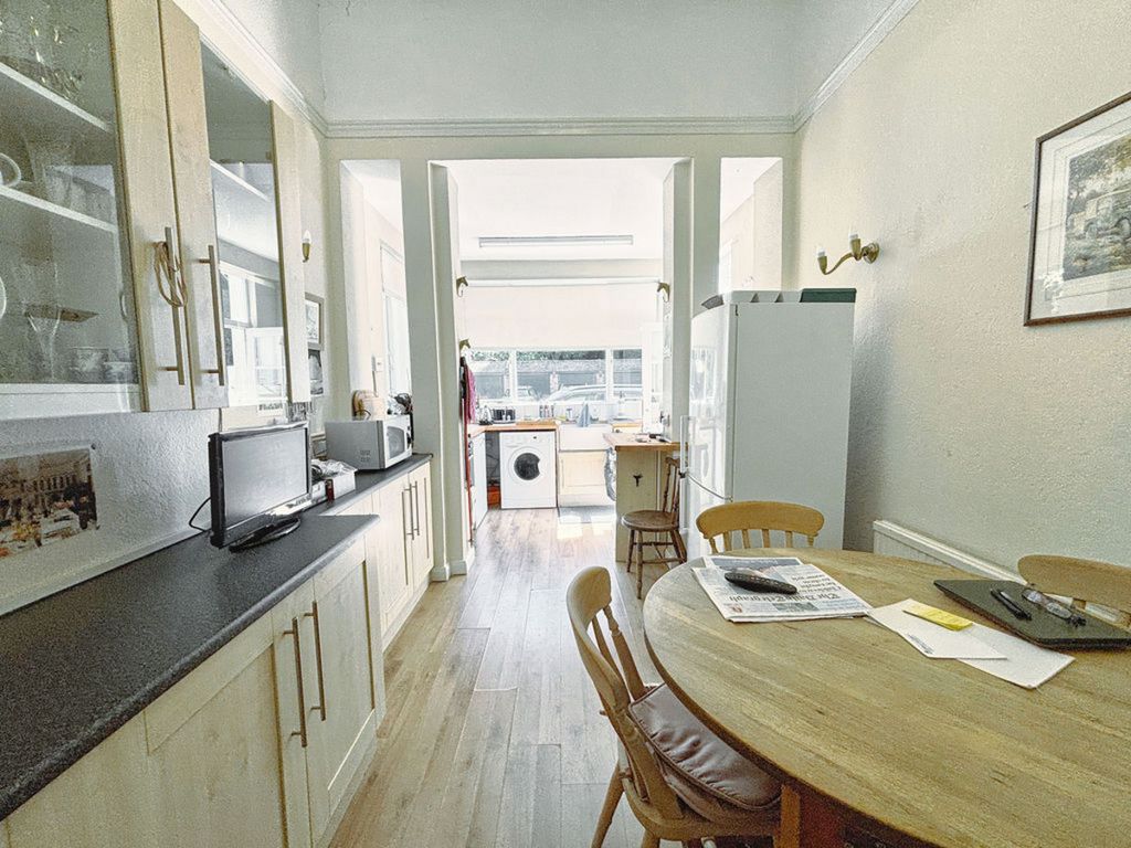 Additional image 5 of 2 bed flat for salePixham Lane, Dorking RH4