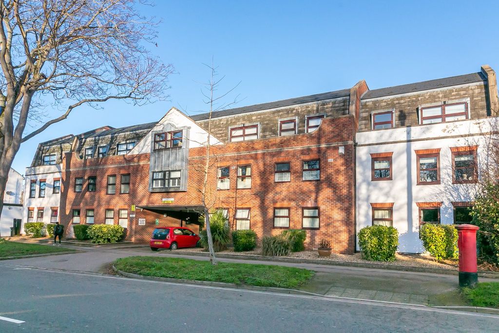 Additional image 8 of 2 bed property for saleElmwood Court, High Street, Baldock SG7