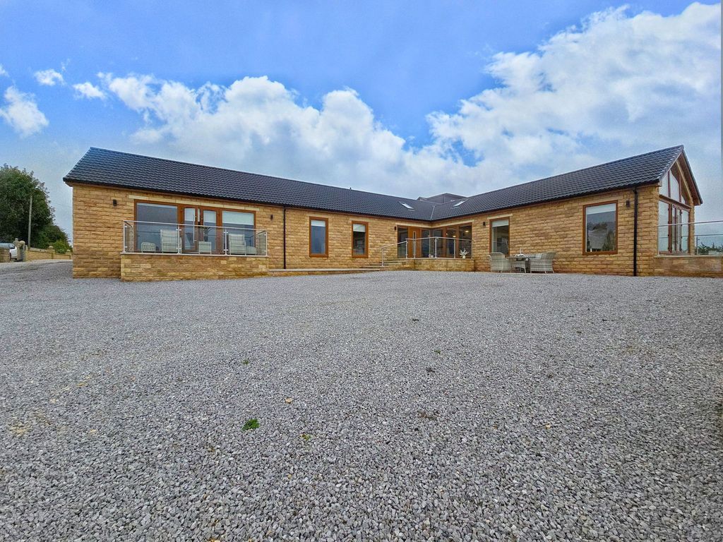 3 bed bungalow for saleCliff Lane, Brierley, Barnsley S72