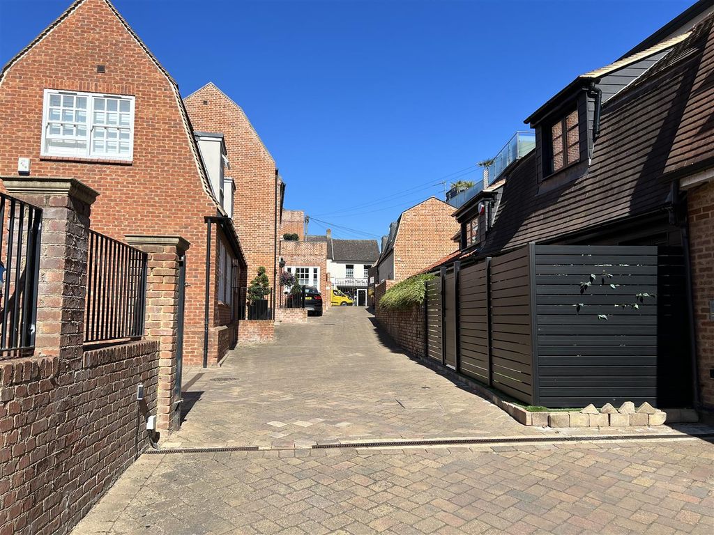 Additional image 4 of 2 bed flat for saleHigh Street, Billericay, Essex CM12