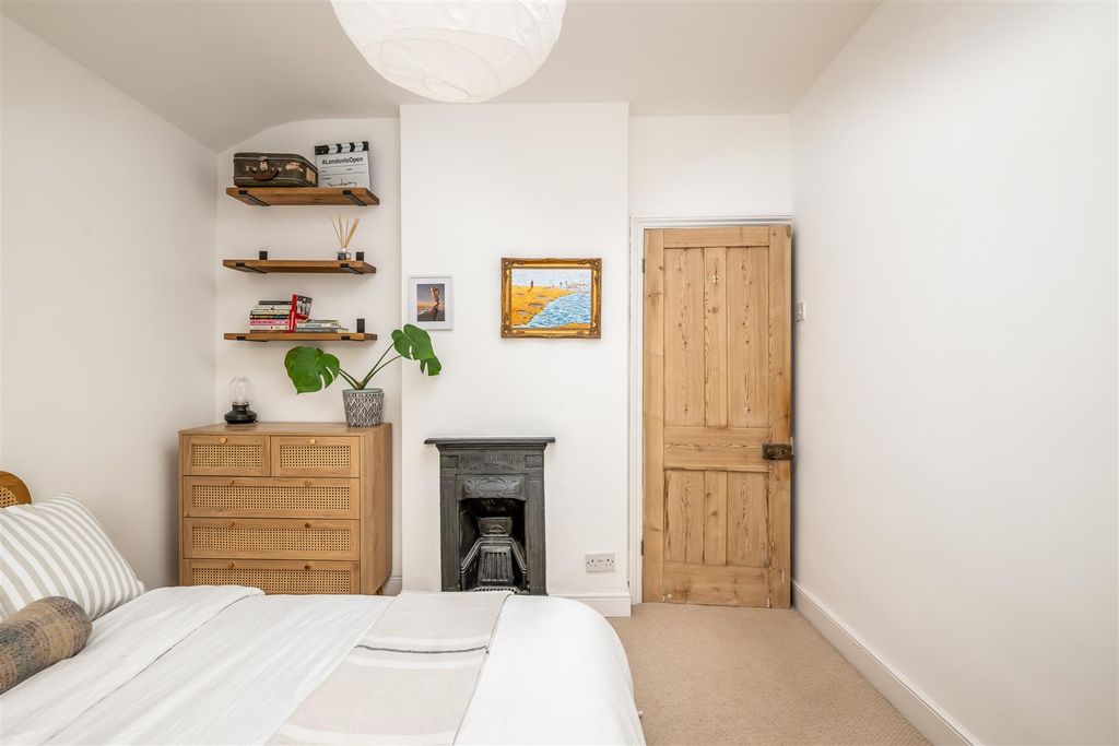 Additional image 19 of 5 bed detached house for saleWaterloo Road, Bedford MK40