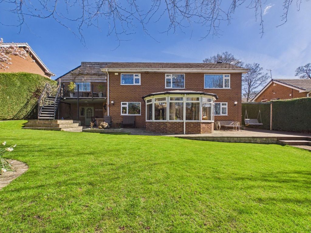 4 bed detached house for saleWoodvale Crescent, Bingley BD16
