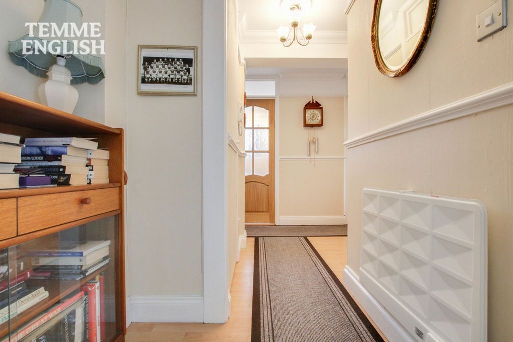 Additional image 15 of 2 bed flat for saleThe Vale, Basildon SS16