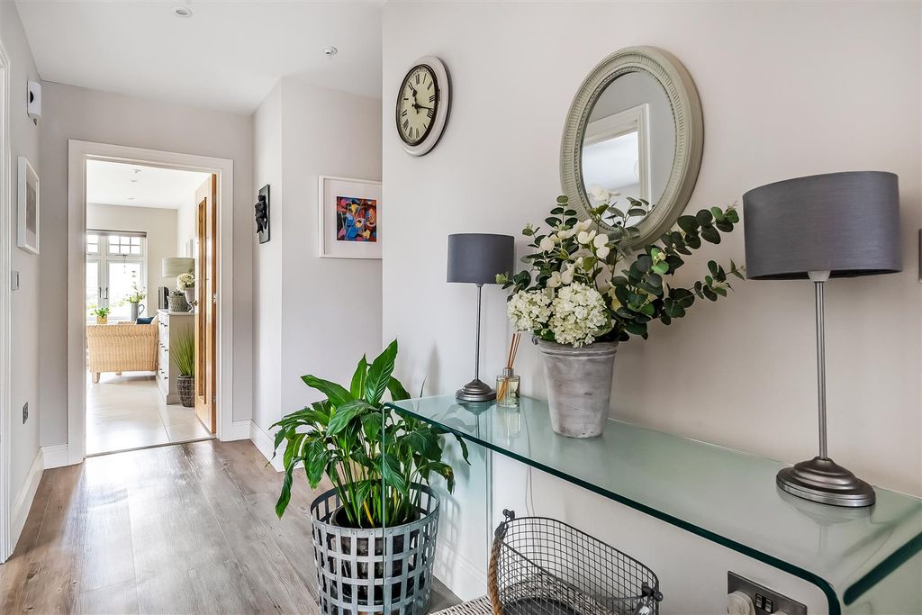 Additional image 12 of 3 bed detached bungalow for saleRoebuck Close, Ashtead KT21