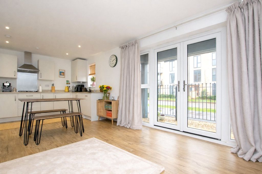 2 bed flat for saleCowleaze Path, Banwell, Somerset BS29 photo 5