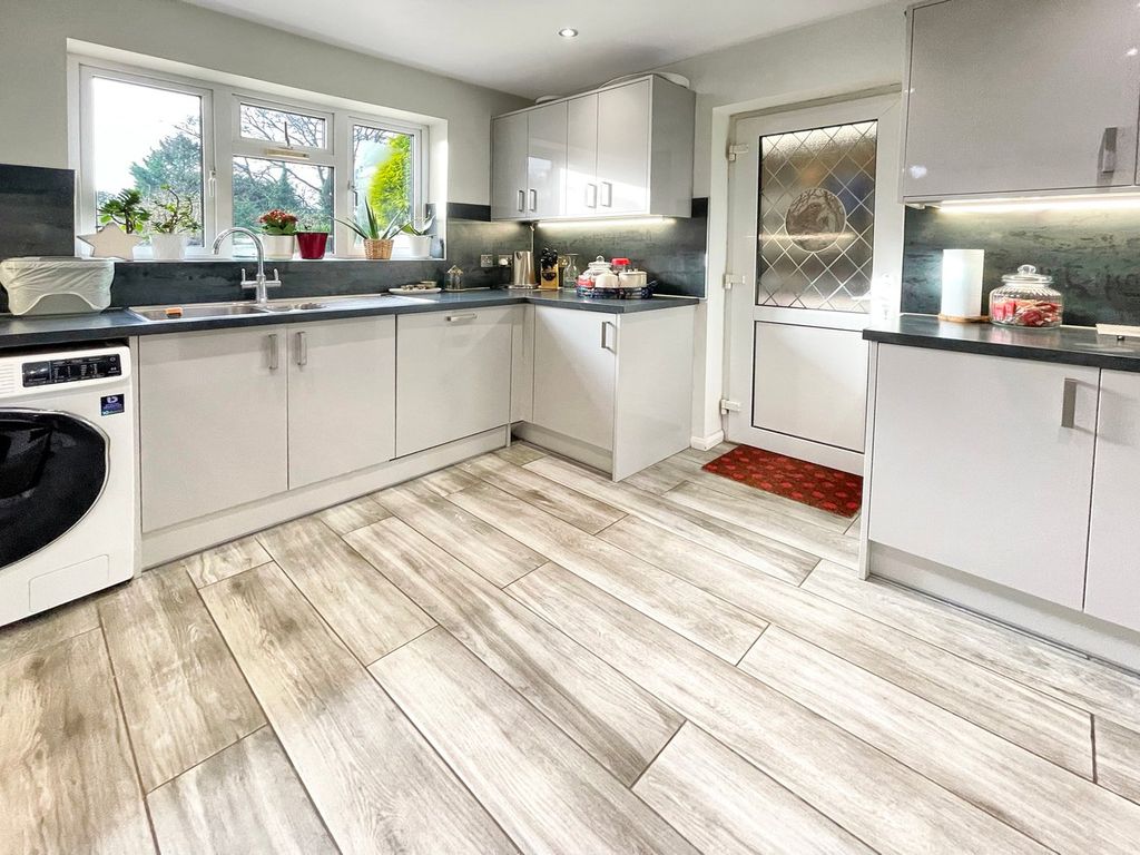 Additional image 8 of 3 bed semi-detached house for salePomeroy Close, Amersham HP7