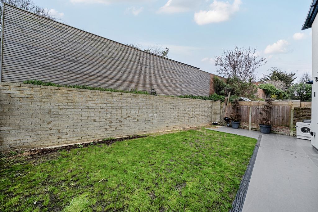 Additional image 10 of 5 bed semi-detached house for saleBrasted Close, Bexleyheath DA6