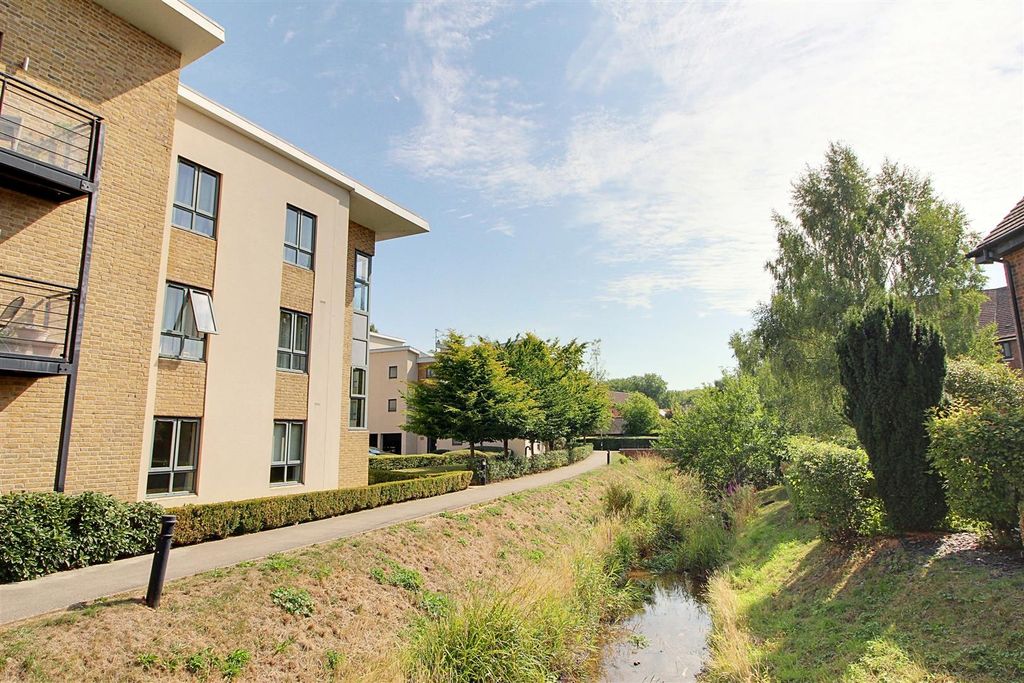 Additional image 6 of 2 bed flat for saleBirtchnell Close, Berkhamsted HP4