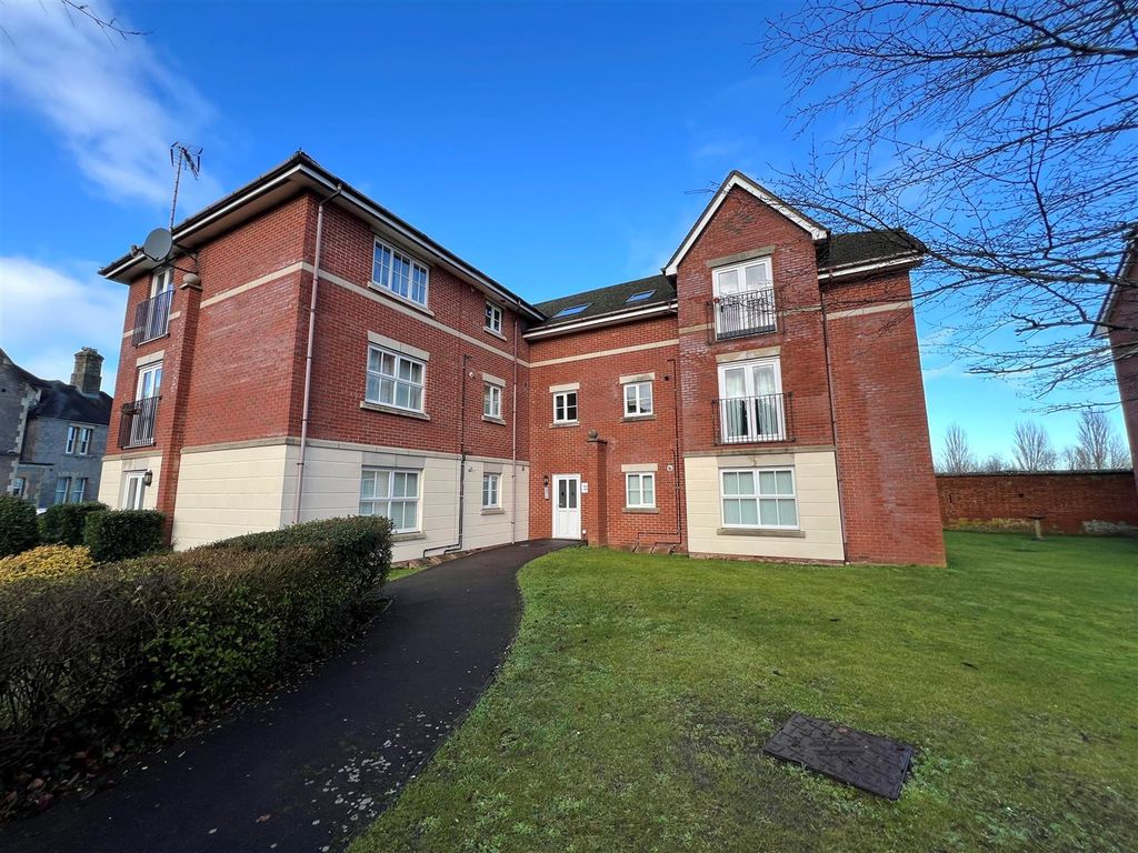 2 bed flat for saleSherbourne Road, Basingstoke RG21