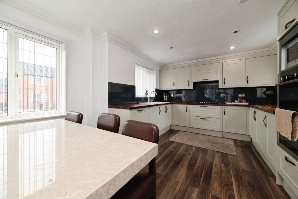 4 bed detached house for saleSummergroves Way, Hull HU4