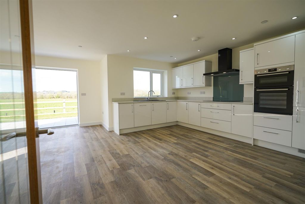 Additional image 8 of 3 bed detached bungalow for saleGolwg Y Garreg Las, Ammanford SA18