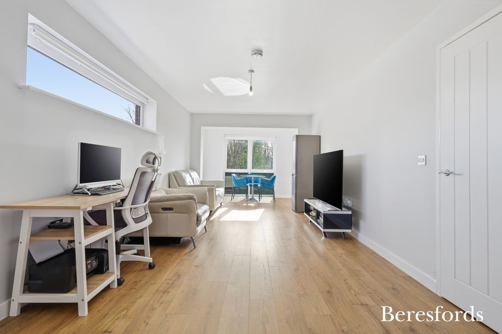 Additional image 4 of 2 bed flat for saleUpminster Road, Upminster RM14