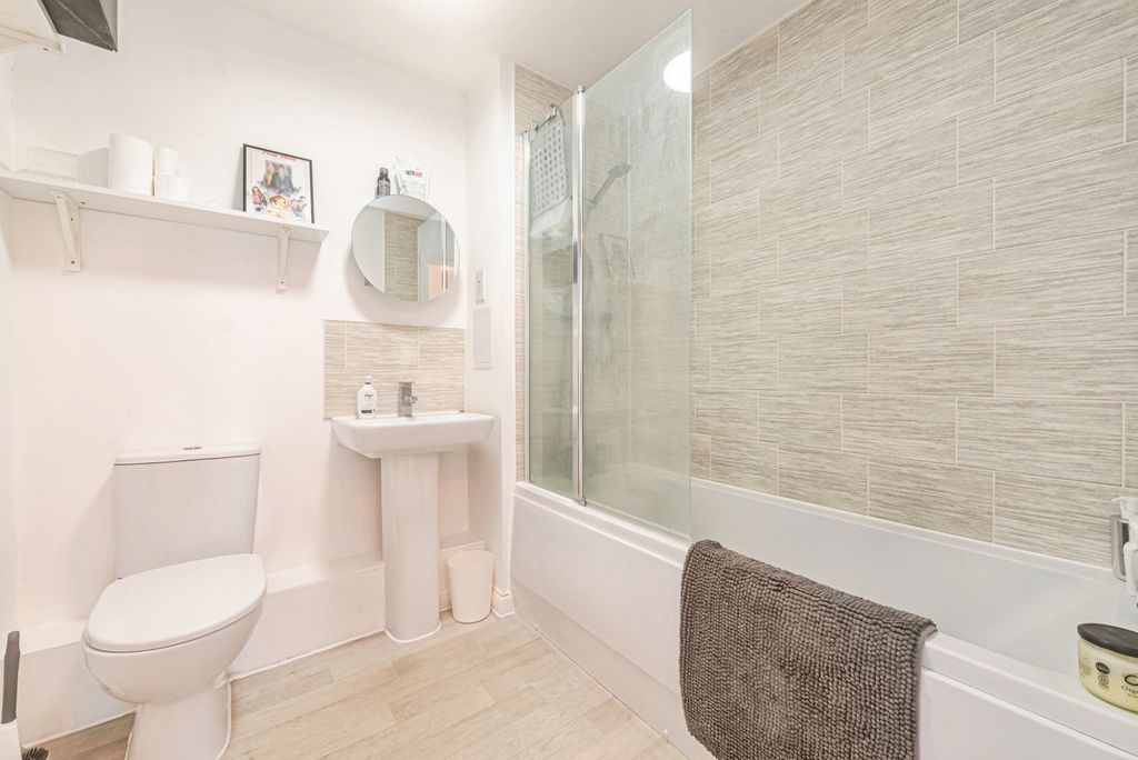 Additional image 18 of 2 bed flat for sale1 Strong Drive, Basingstoke RG21