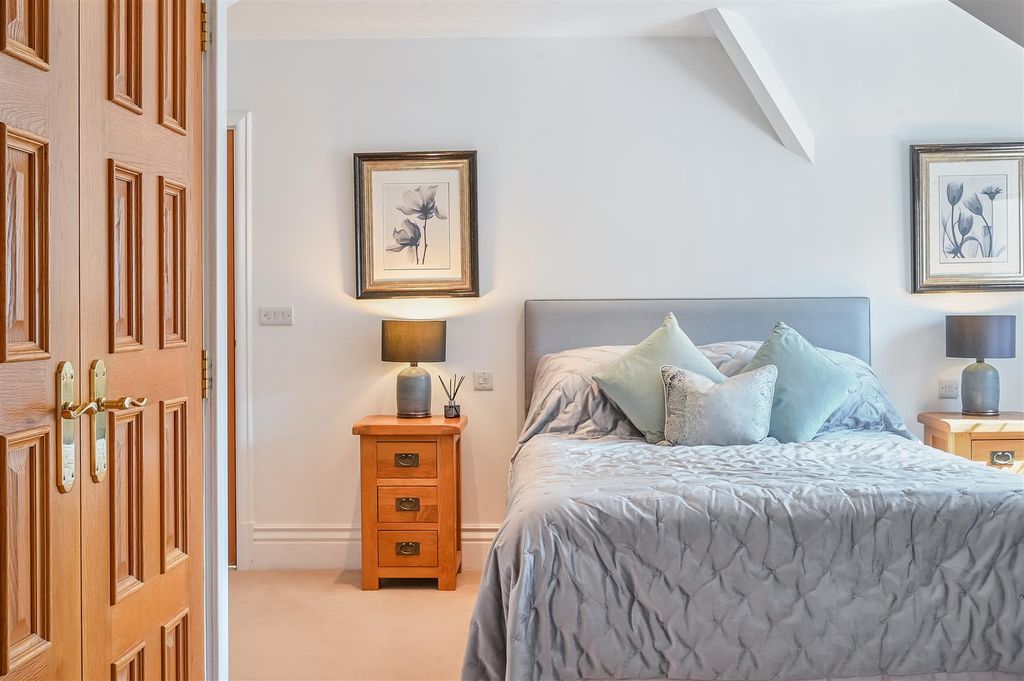 Additional image 17 of 2 bed flat for saleHolly Hill Park, Banstead SM7