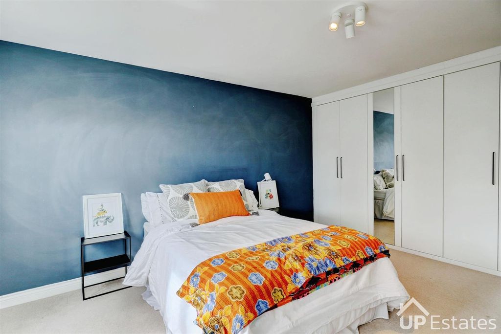 Additional image 19 of 6 bed detached house for saleGleneagles Close, Great Denham, Bedford MK40