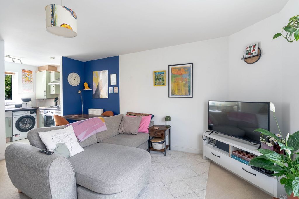 Additional image 3 of 2 bed flat for saleWoodhead Drive, Cambridge CB4