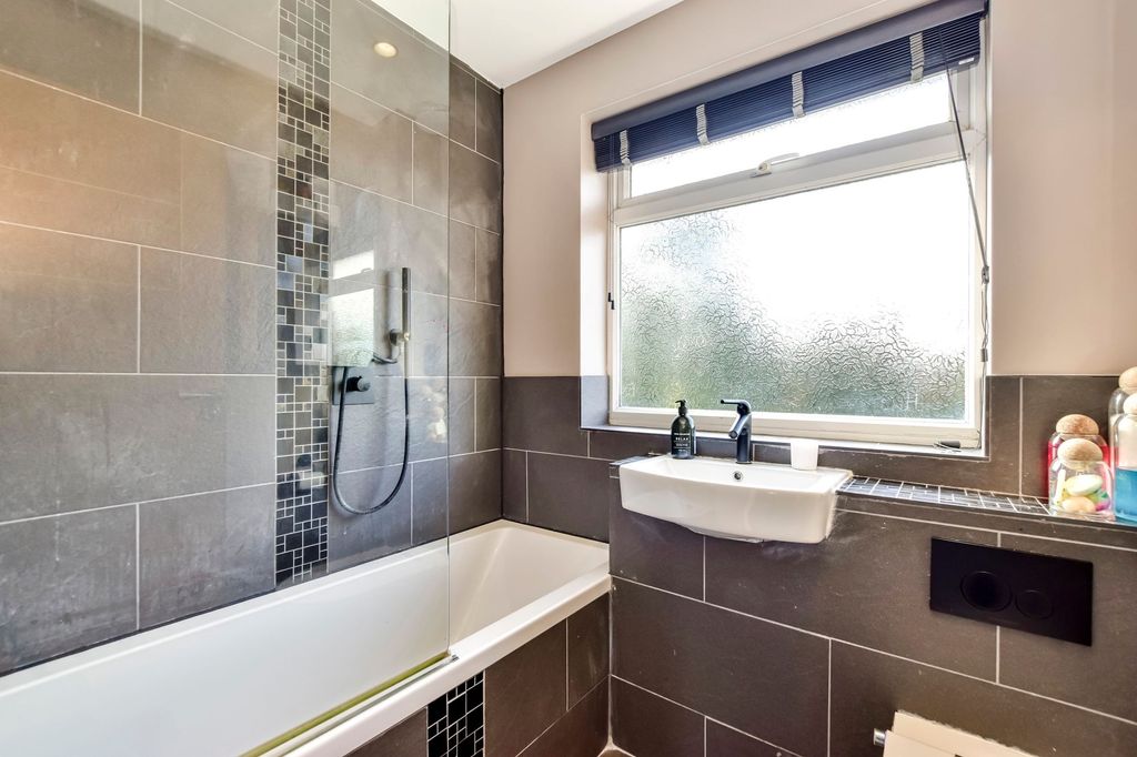 Additional image 22 of 4 bed detached house for saleGreenways, Abbots Langley WD5