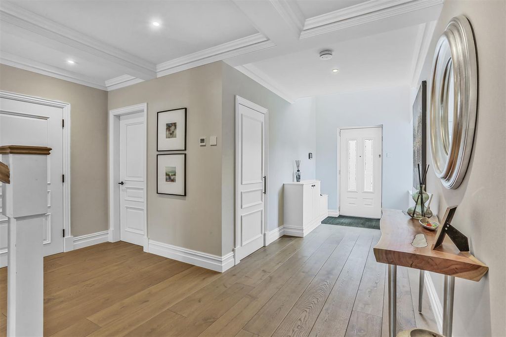 Additional image 5 of 5 bed detached house for saleGreen Curve, Banstead SM7