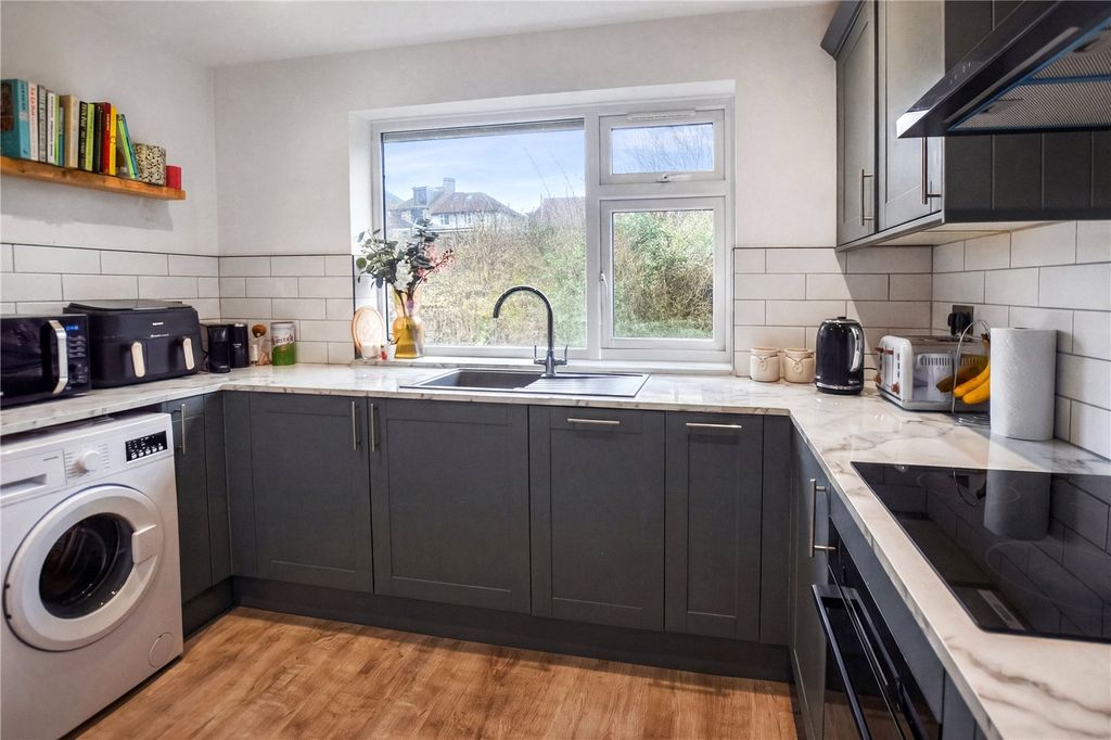 2 bed maisonette for saleRochester Drive, Bexley DA5 photo 2