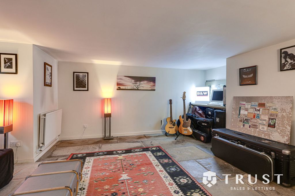Additional image 18 of 4 bed terraced house for saleGrosvenor Road, Batley WF17