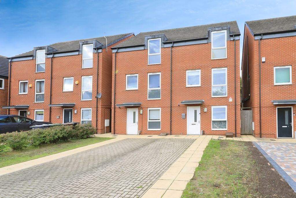3 bed semi-detached house for saleHemlock Way, Bilston, West Midlands WV14