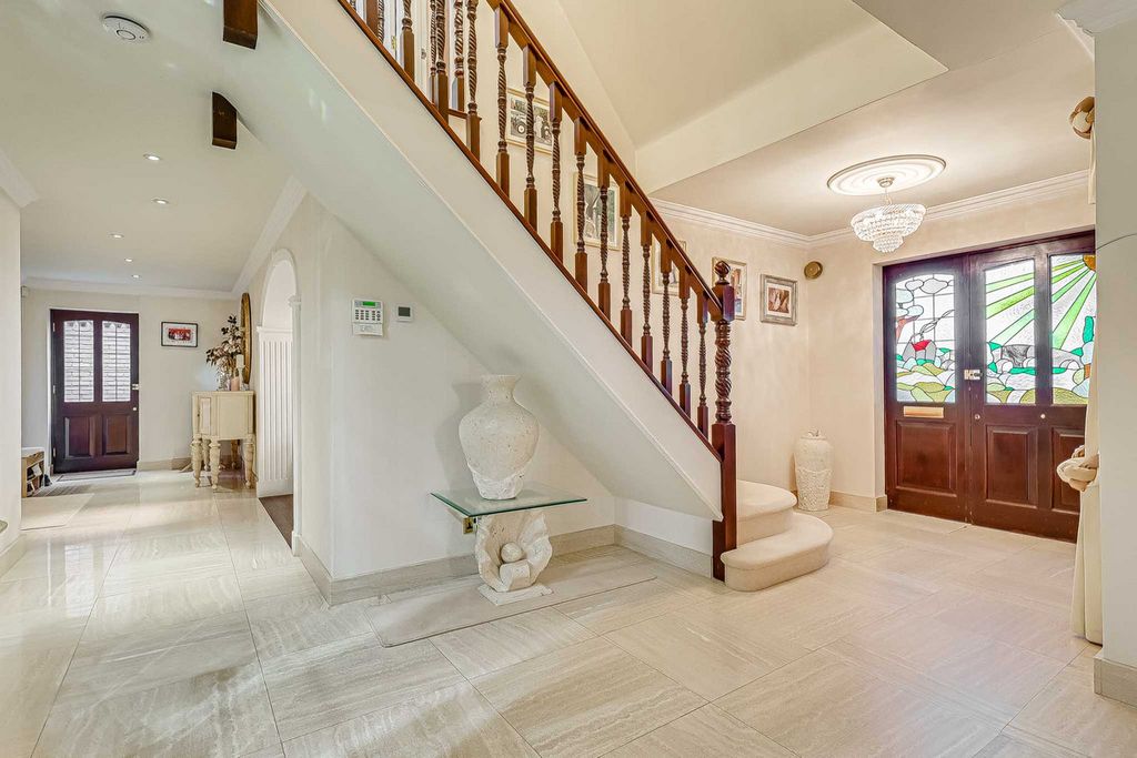 Additional image 8 of 4 bed detached house for saleVicarage Hill, Benfleet SS7