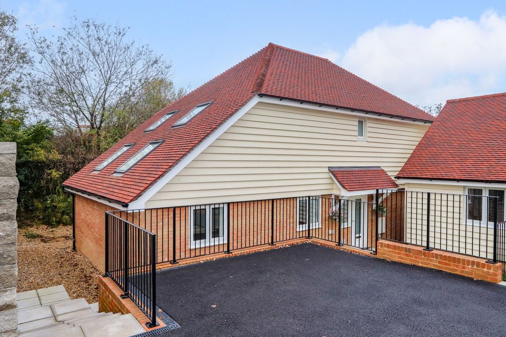 4 bed detached house for sale93A High Street, Battle TN33