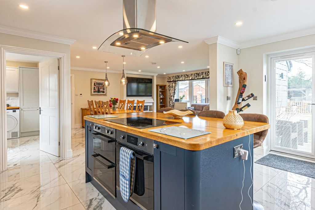 Additional image 11 of 5 bed detached house for saleBarnett Way, Bierton, Aylesbury HP22
