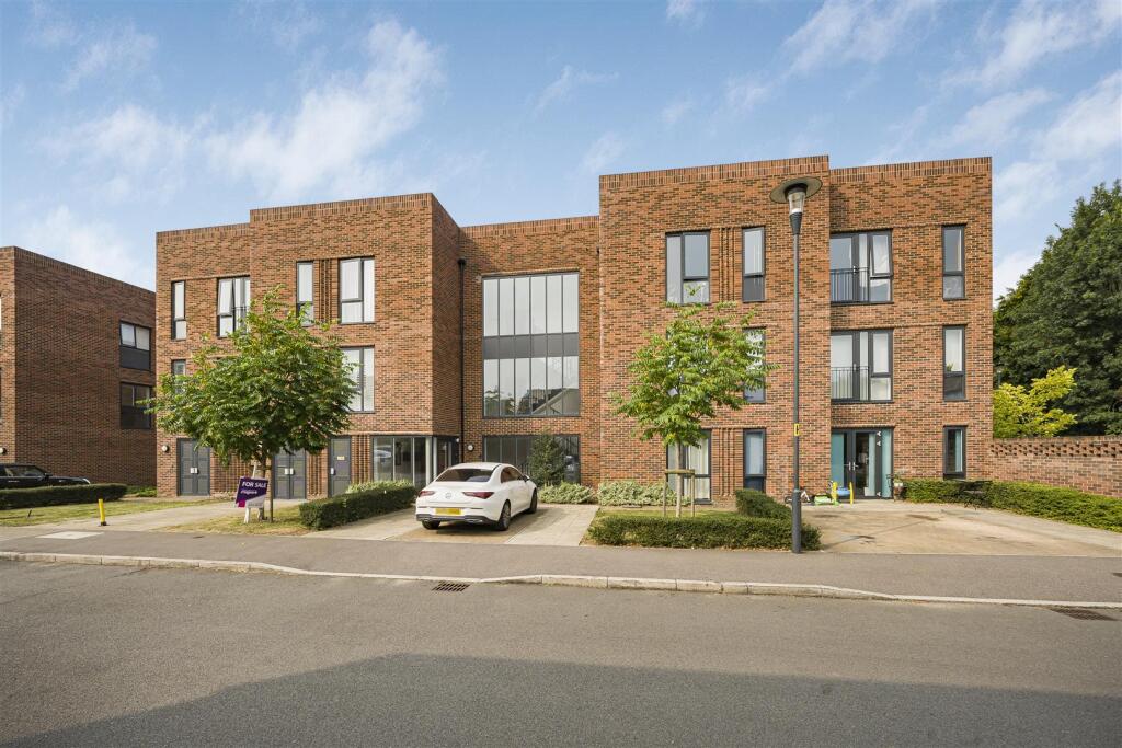 Barnes Wallis Way, Bricket Wood, St. Albans