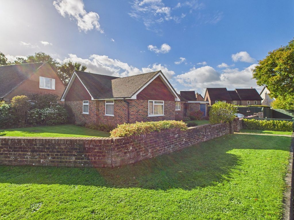 3 bed bungalow for saleArun Road, Billingshurst, West Sussex. RH14