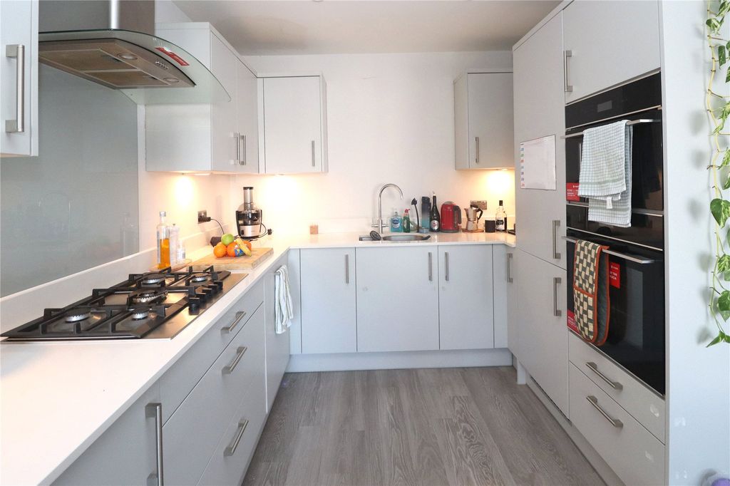 Additional image 2 of 1 bed flat for saleWoking GU21