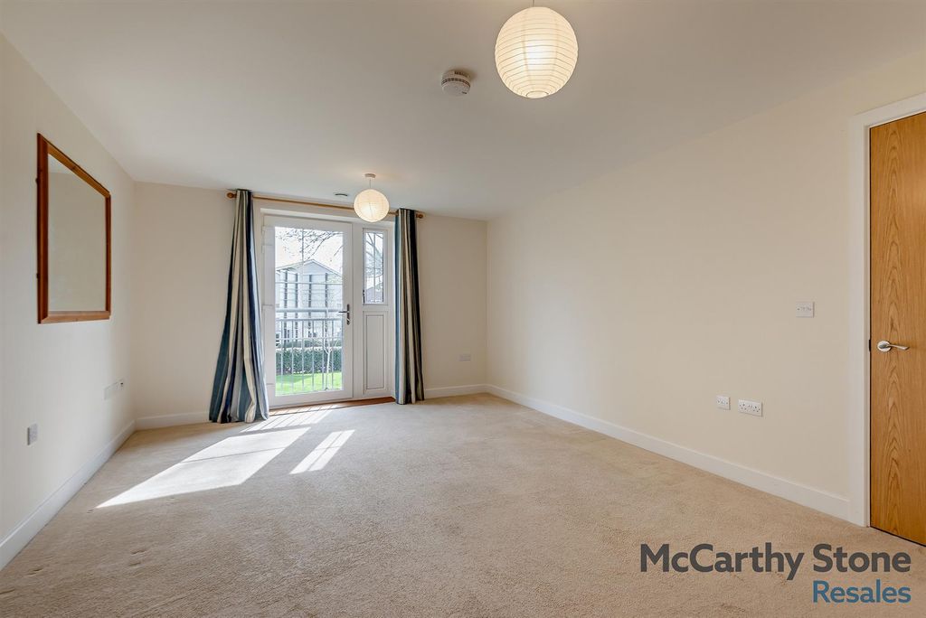 Additional image 11 of 2 bed flat for saleQueen Elizabeth Place, Orchard Lane, Alton GU34